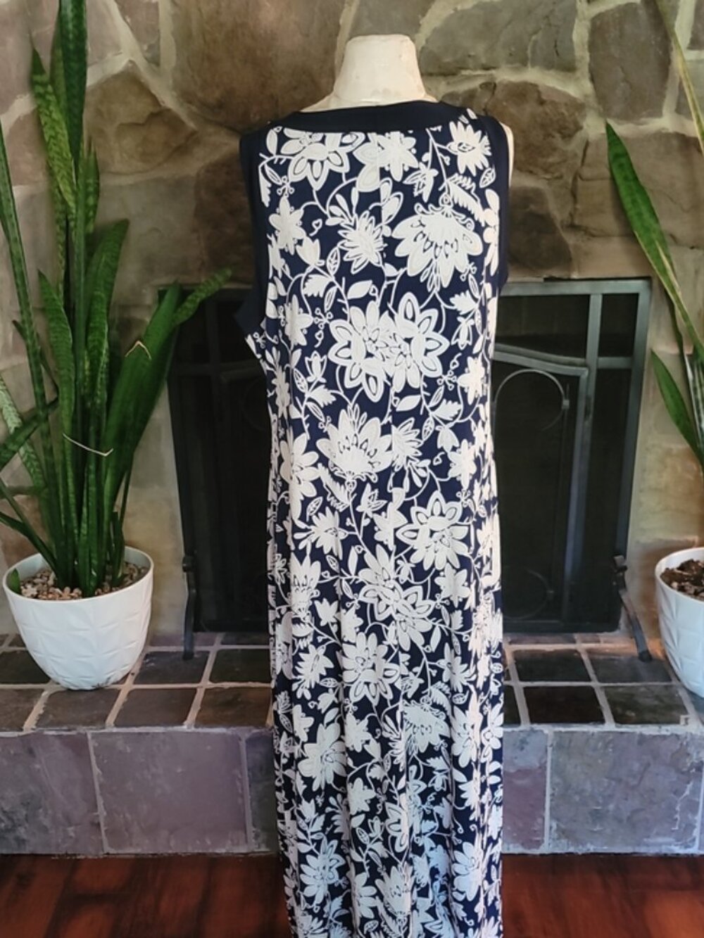 Elie McCarthy Navy White Floral Maxi Dress Sz 2X Sleeveless Scoop Neck Plus Flow